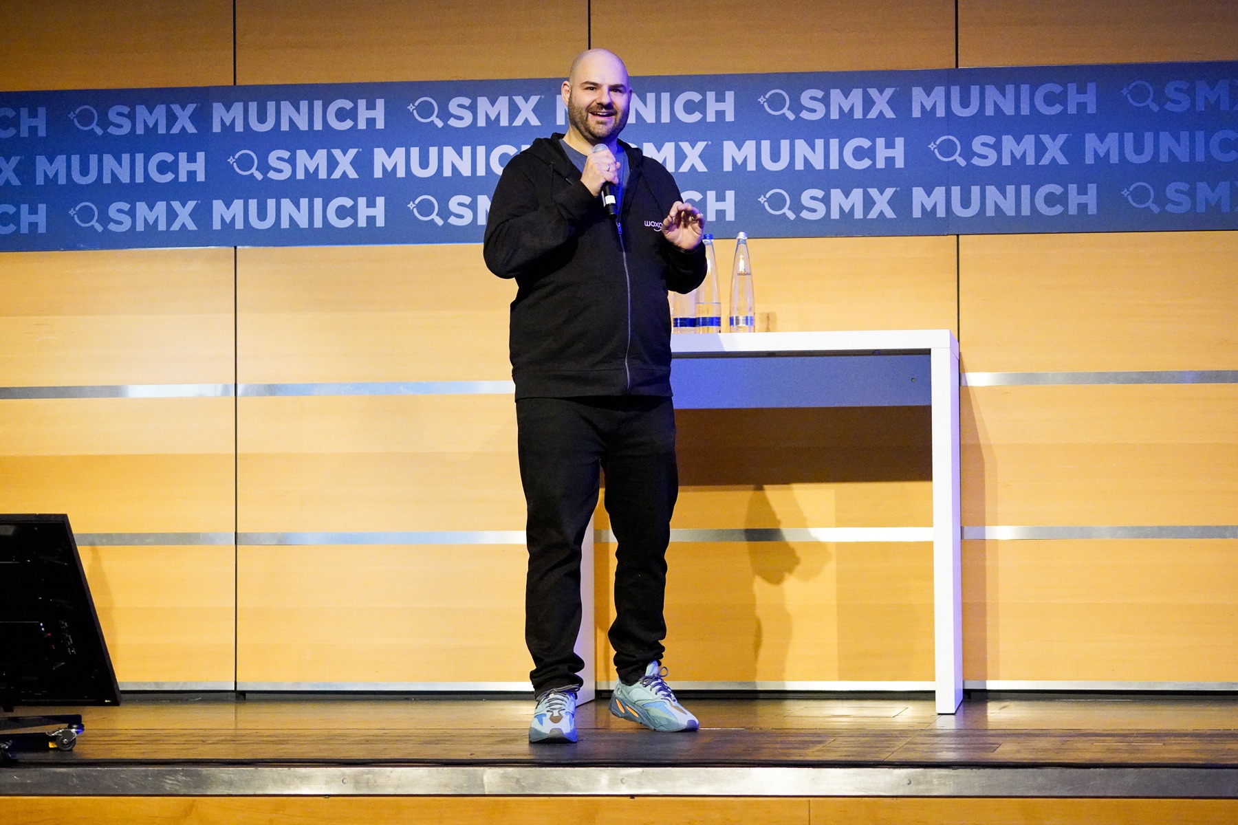Timon Hartung on stage at SMX Munich